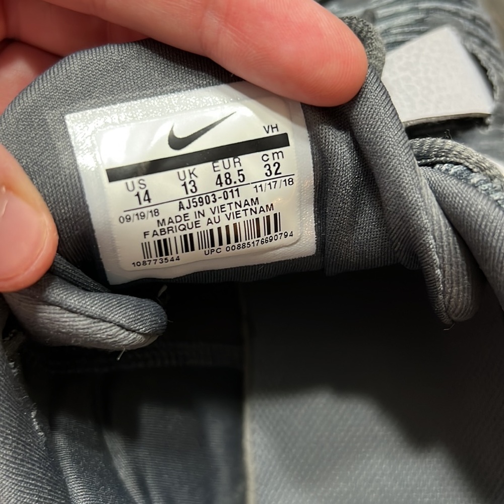 Men’s Nike Tennis Shoes - Picture 5 of 6